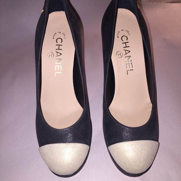 NWOB auth CHANEL size 35.5 Black flocked CALFSKIN cap toed PUMPS - Picture 3 of 8